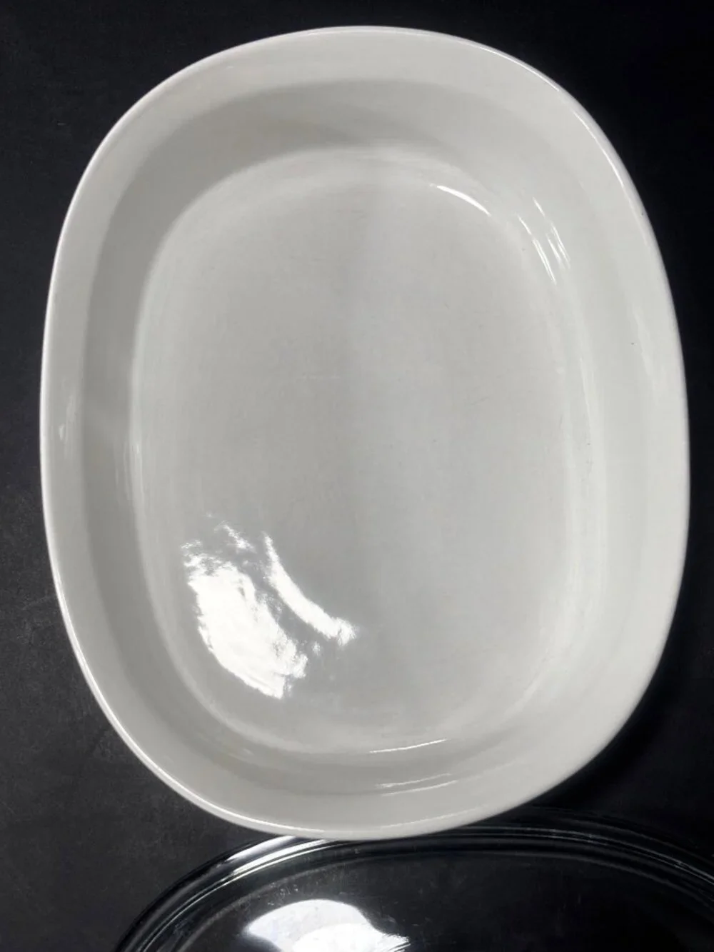 CorningWare French White 1 1/2 Qt Oval Casserole Dish With A Pyrex Glass Lid